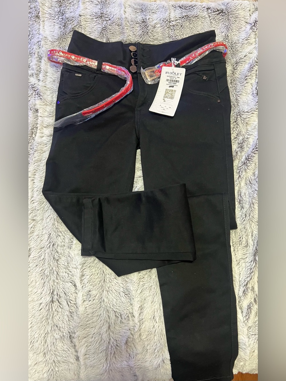 Colombiano Black High-Waist Jeggings with Decorative Red Belt